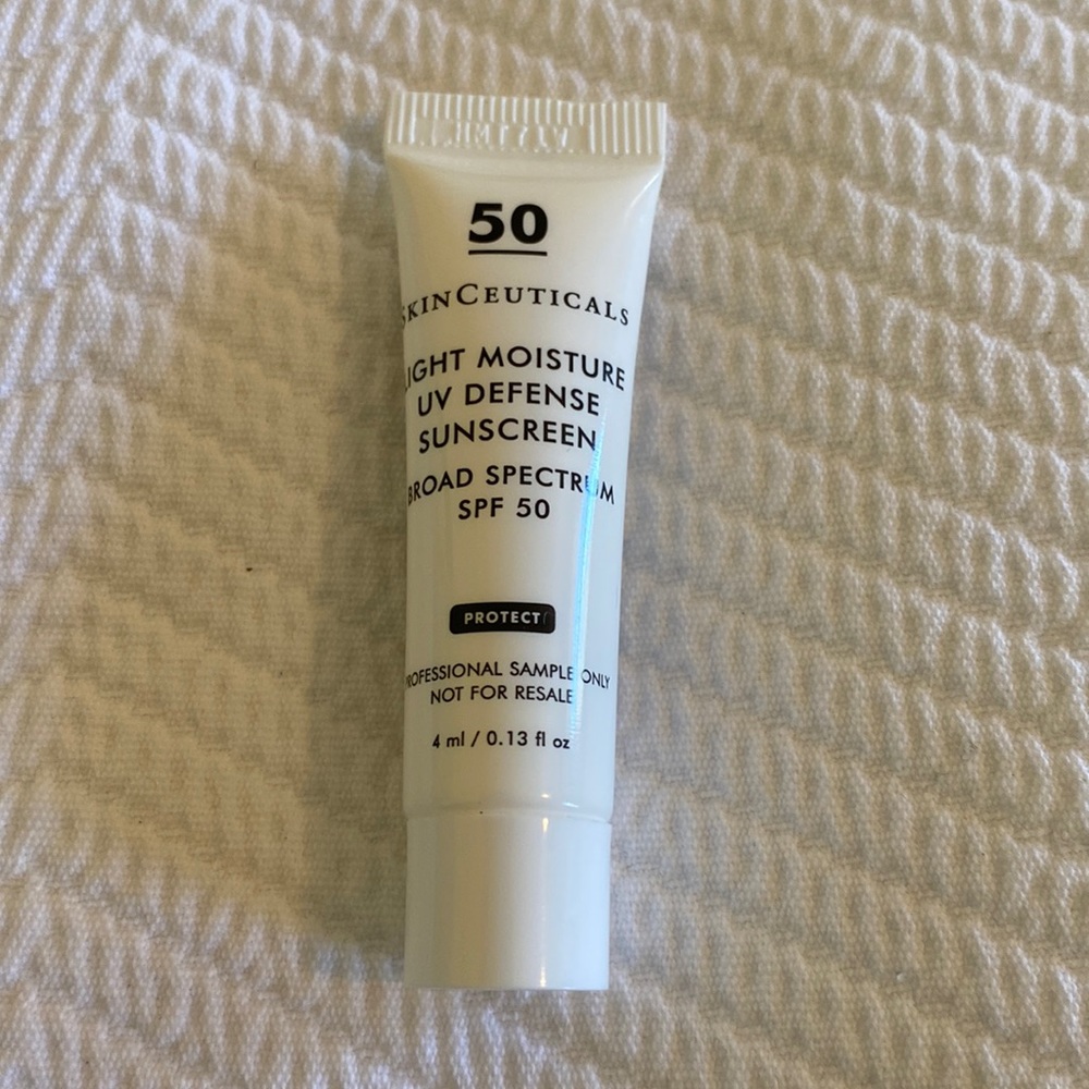 Light Moisture UV Defense Sunscreen SPF 50 Travel Sample Size .13 oz. Unused